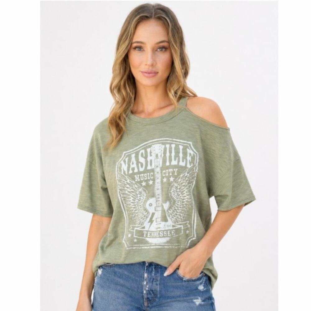 Hayley & Co. Nashville Cold Shoulder Graphic Tee – Size 1XL